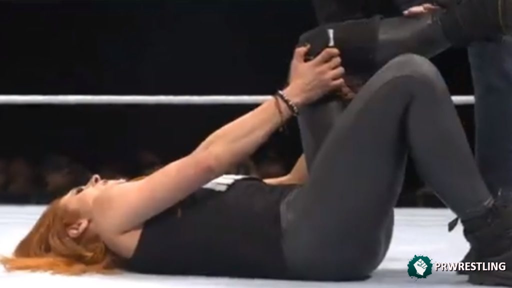 Video: Becky Lynch lastimada por Charlotte en show WWE