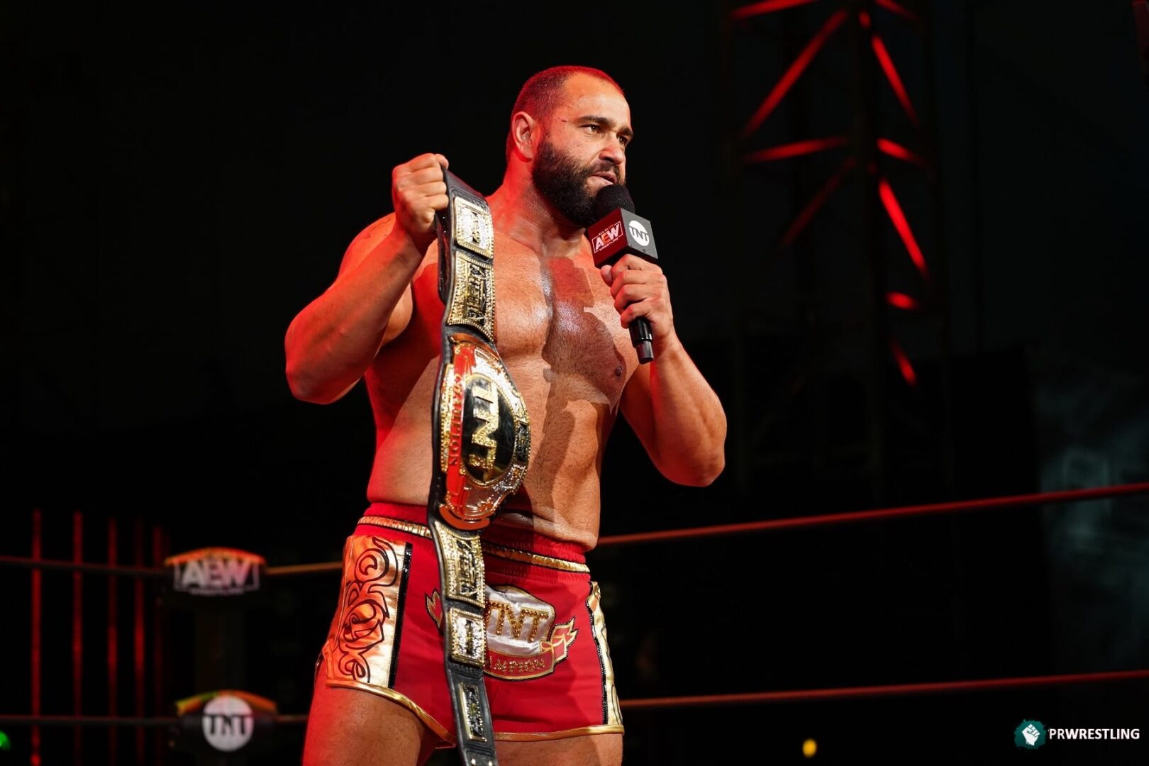 Miro dice no le cae bien Cody por ser “chico de oficina”