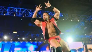 LA Knight removido de WWE SmackDown tras arrojar positivo a covid