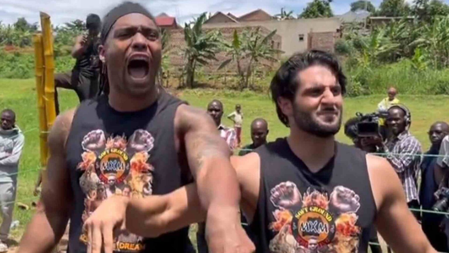 Ex talentos de WWE Mace y Mansoor aparecen en Uganda y luchan sobre la tierra Mace y Mansoor