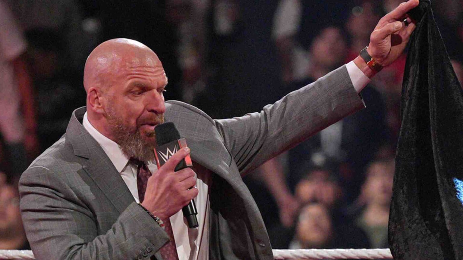 Un nuevo campeonato será introducido en WWE Raw, habrá otra correa en la división femenina Triple H