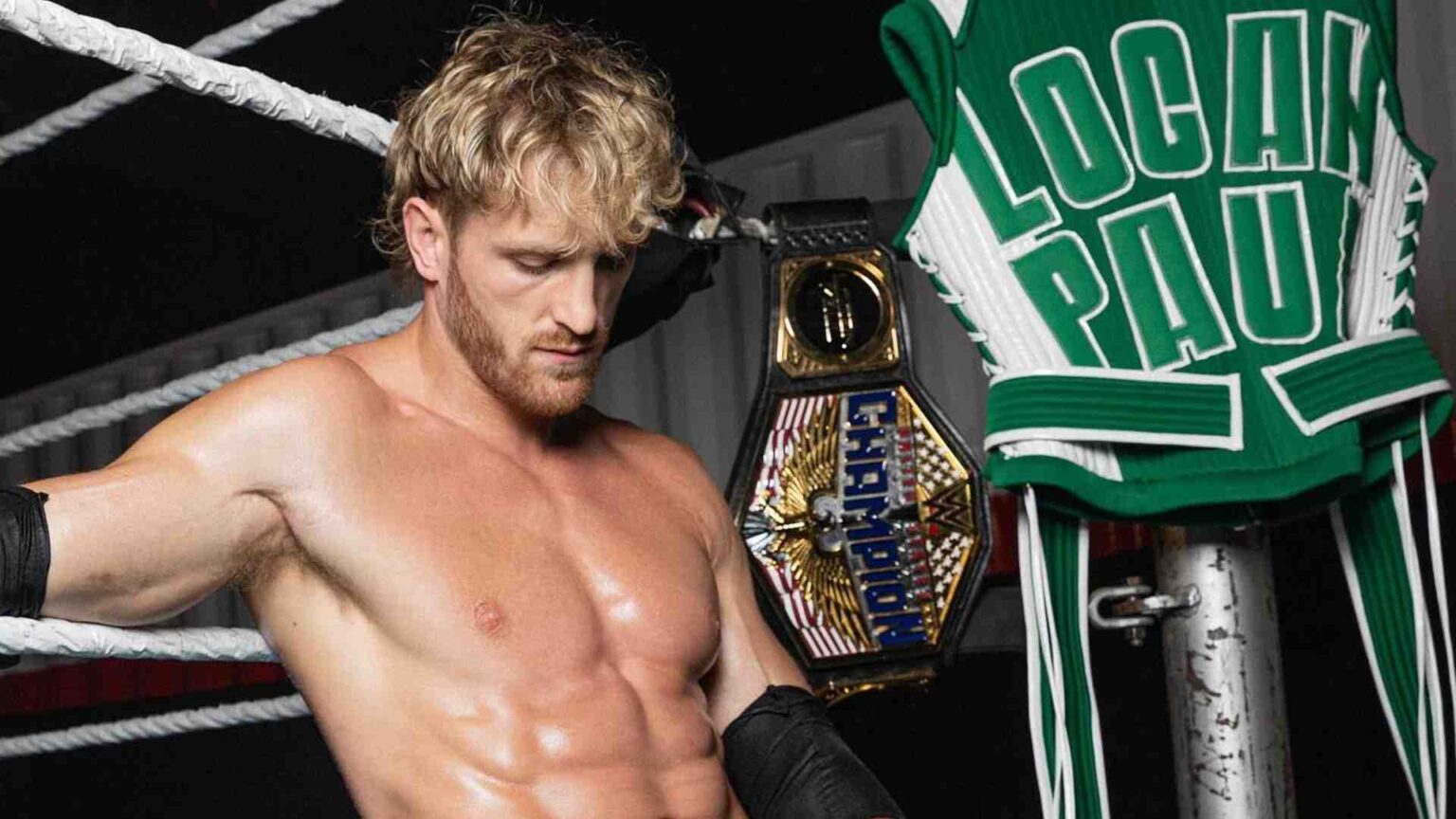 Popular estrella de la WWE reacciona cuando Logan Paul casi se pelea con Michael Cole Logan Paul