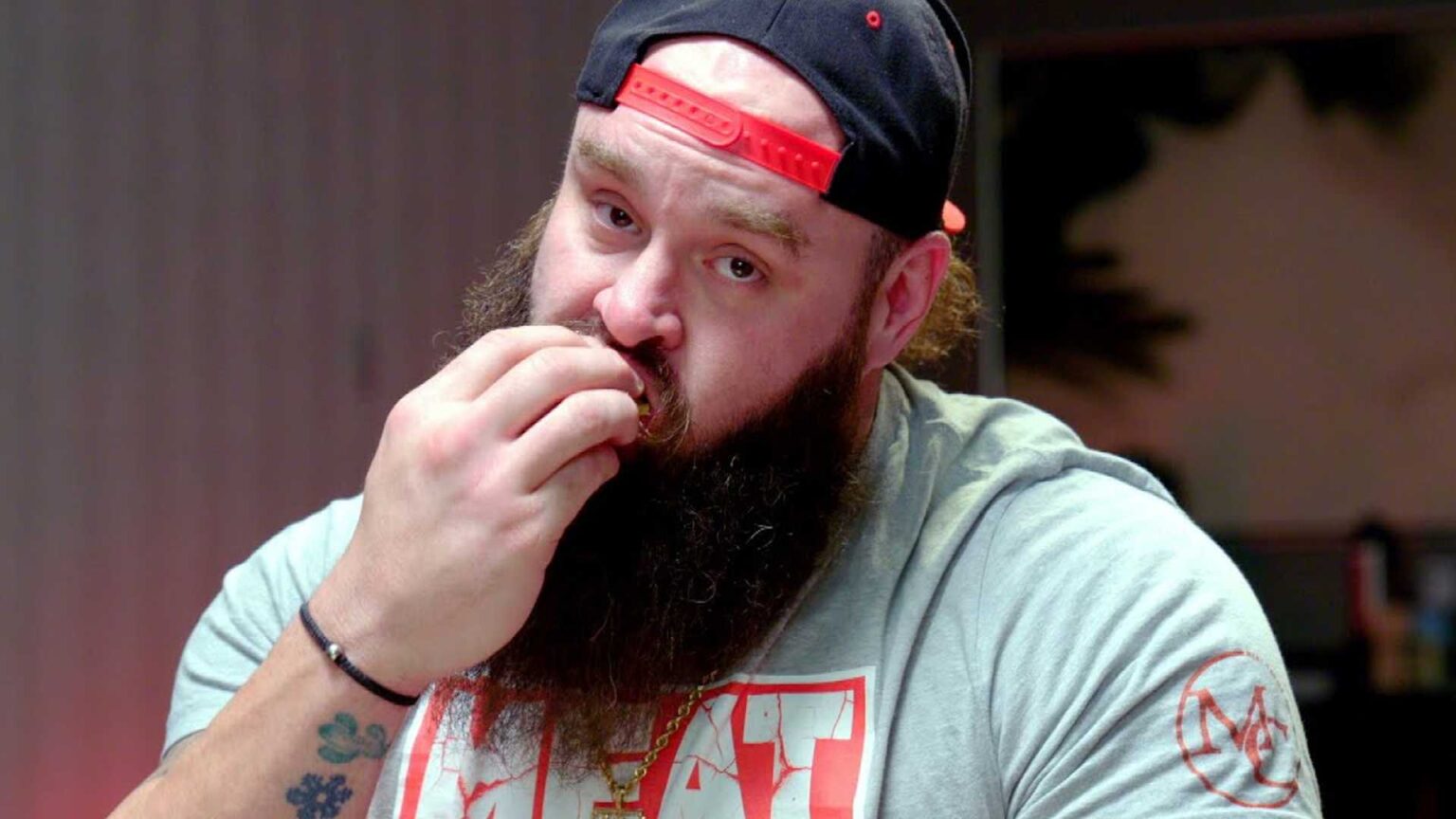 Braun Strowman envía un mensaje de siete palabras después del reciente incidente que involucró a una superestrella femenina de la WWE Strowman