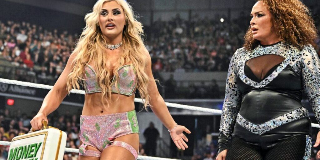 Nia Jax y Tiffany stratton