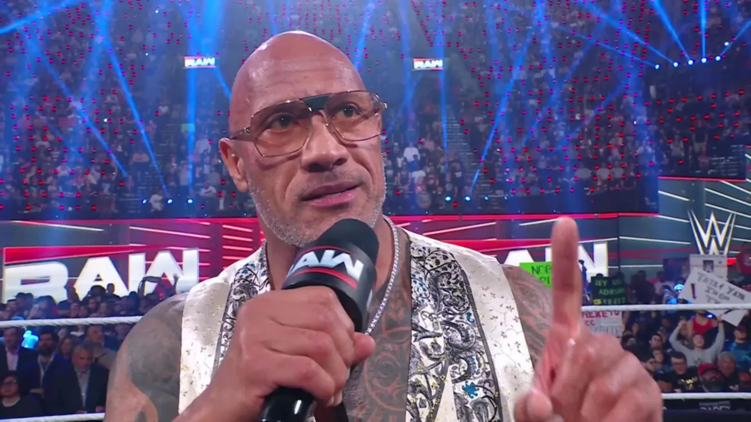 Las posibilidades de The Rock de competir en WrestleMania 41 a pesar del inesperado cambio a babyface predicho por ex estrella de la WWE Rock Raw