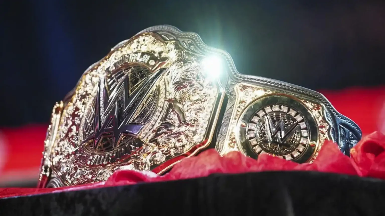 4 veces campeón del mundo firma un nuevo contrato con la WWE WWE Title