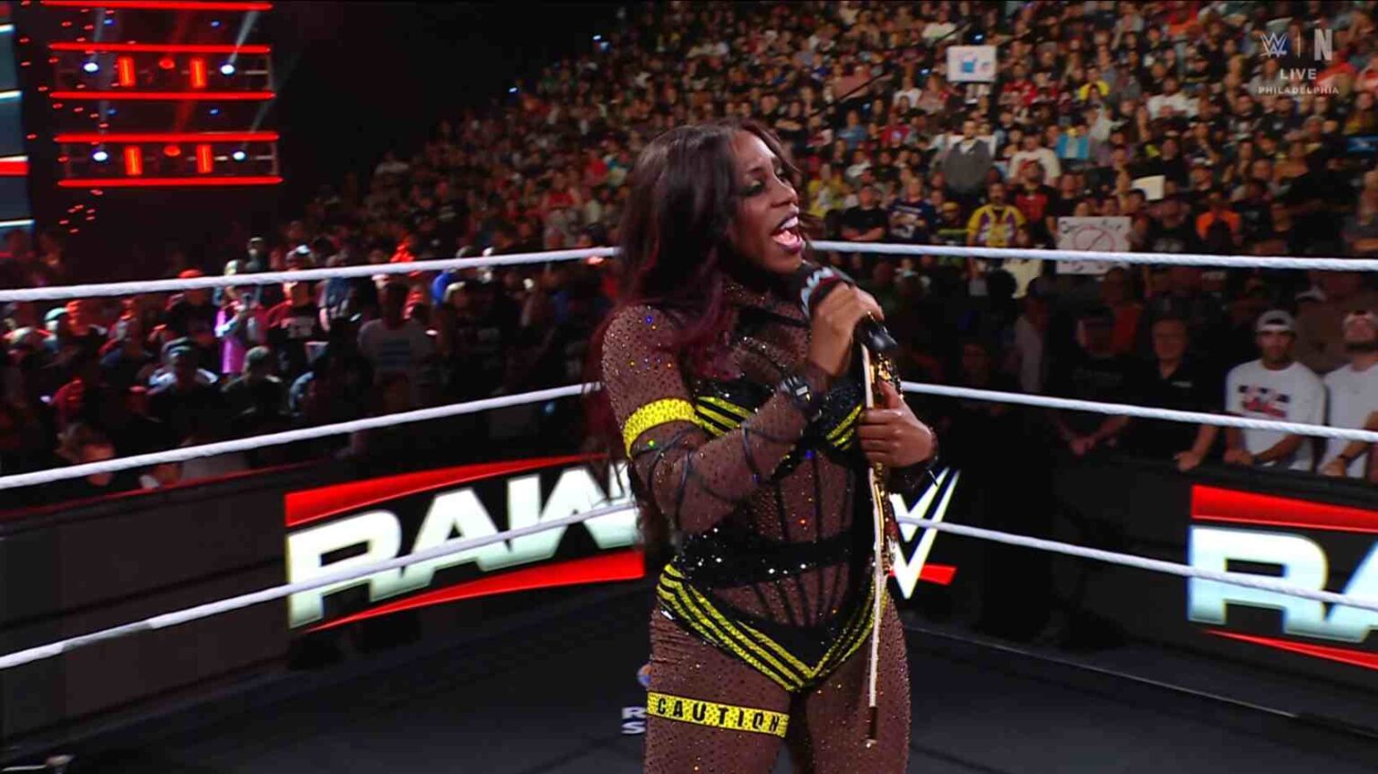 Naomi anuncia su embarazo en Raw; deja campeonato vacante Naomi