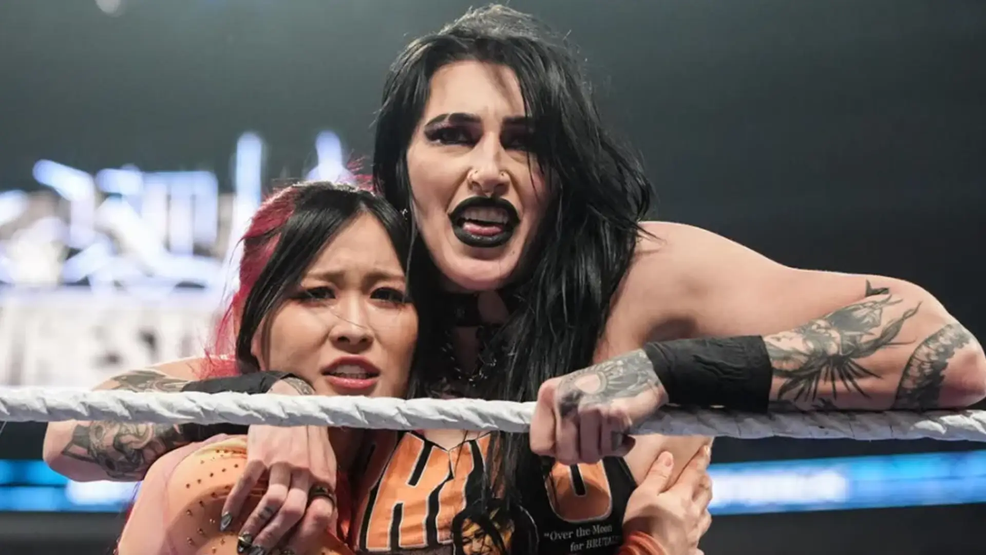 IYO SKY revela por qué Rhea Ripley “definitivamente” necesitaba alejarse de WWE Rhea Ripley junto a Iyo Sky