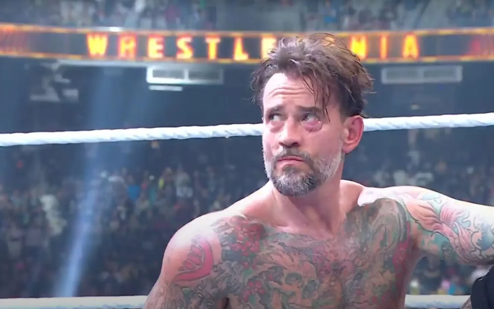 CM Punk protagoniza emotivo encuentro con la familia de AJ Styles antes de Elimination Chamber CM Punk