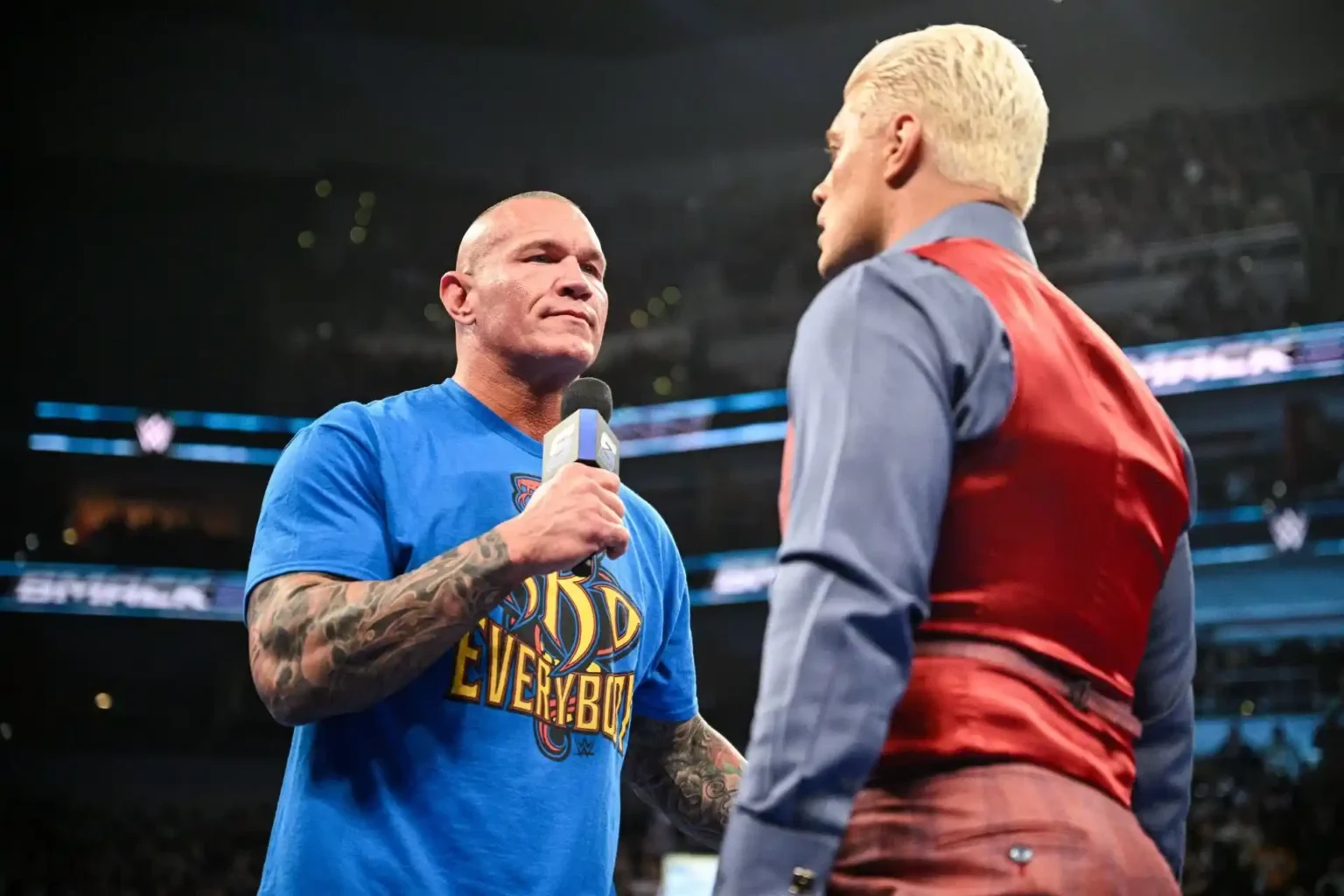 3 Superestrellas que podrían interrumpir la firma del contrato de Cody Rhodes vs. Randy Orton en WWE SmackDown Cody y Orton