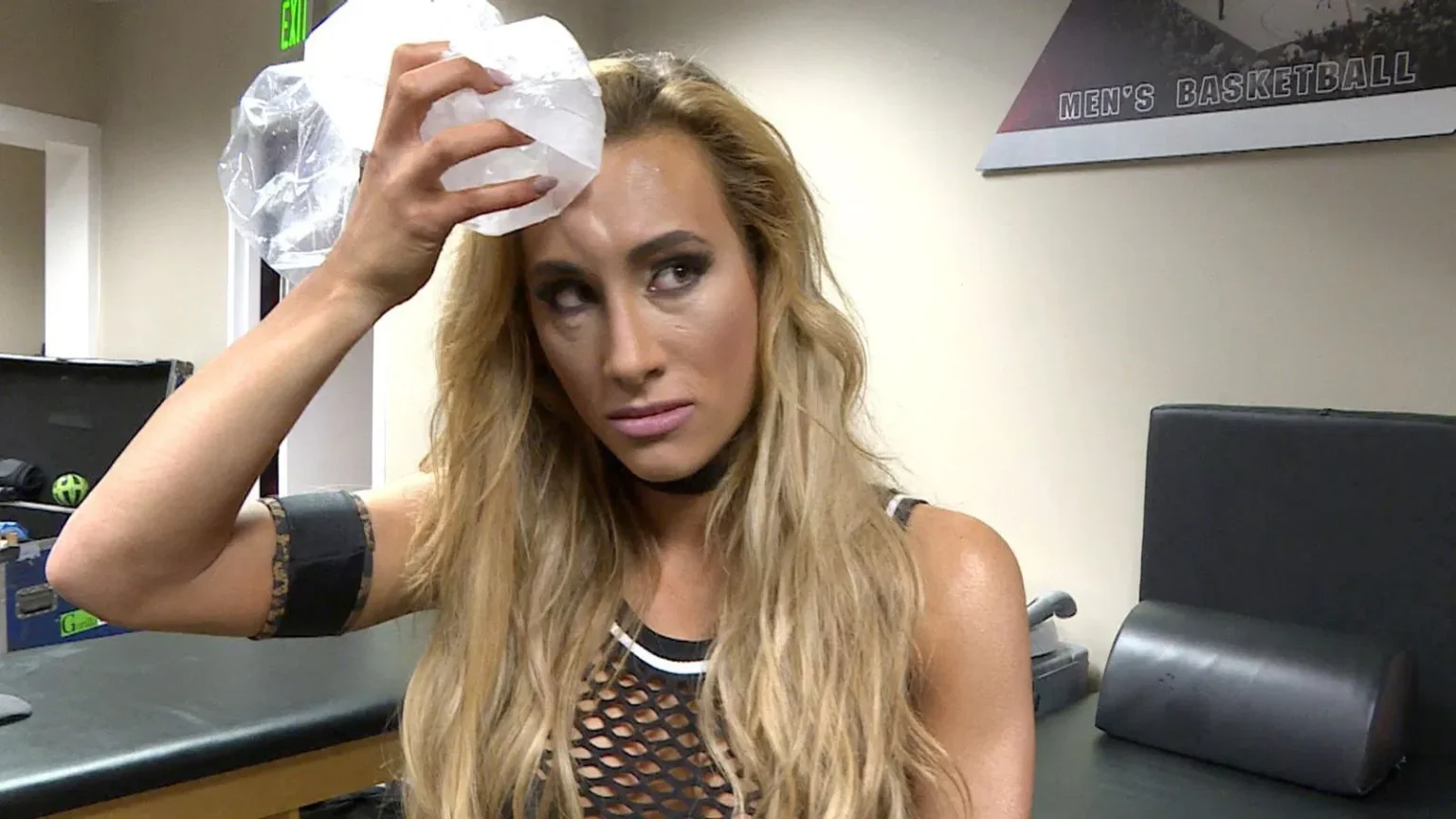Cuando una exestrella de la WWE fue despedida tras agarrar a Carmella en un desagradable incidente tras bastidores Carmella