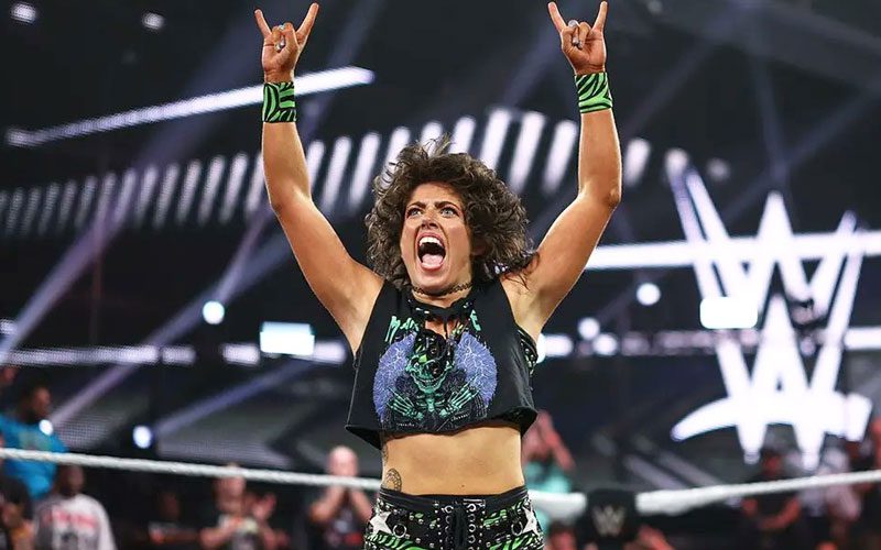 Luchador independiente acusa a la WWE de robar su personaje “heavy metal” para Lizzy Rain Lizzie