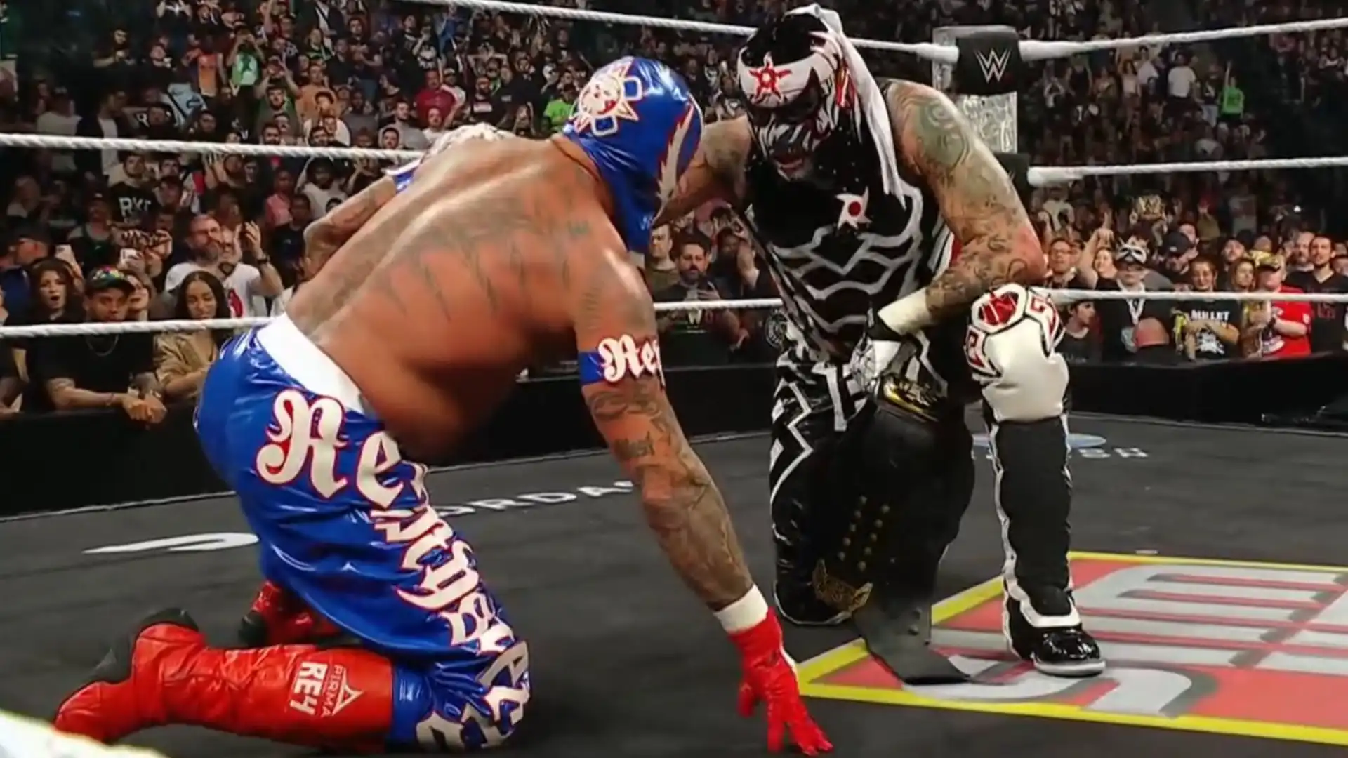 Resultados WWE Raw 6/8 desde Paris – Penta defiende ante Rey Mysterio Penta y Rey
