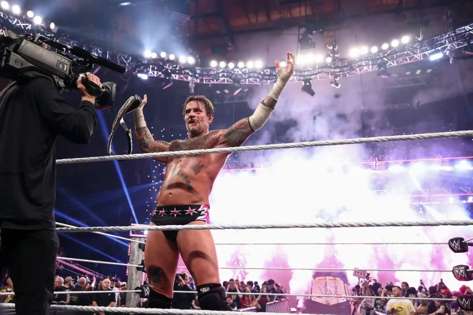 CM Punk realiza un cambio importante en el campeonato de la WWE antes de SmackDown CM Punk