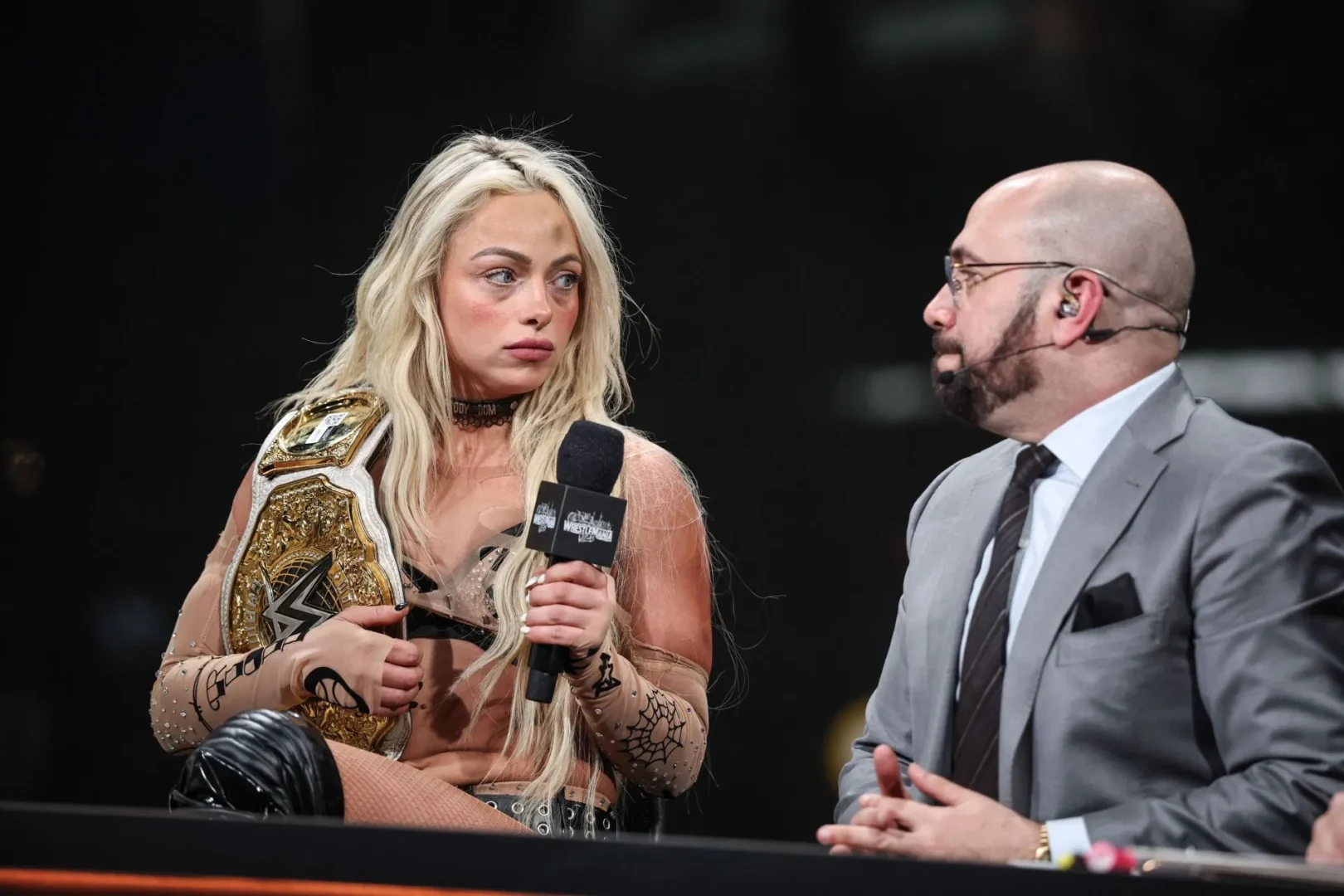 Liv Morgan sufre acercamiento inapropiado en WWE RAW; salen a la luz imágenes perturbadoras grabadas por un fan Liv Morgan