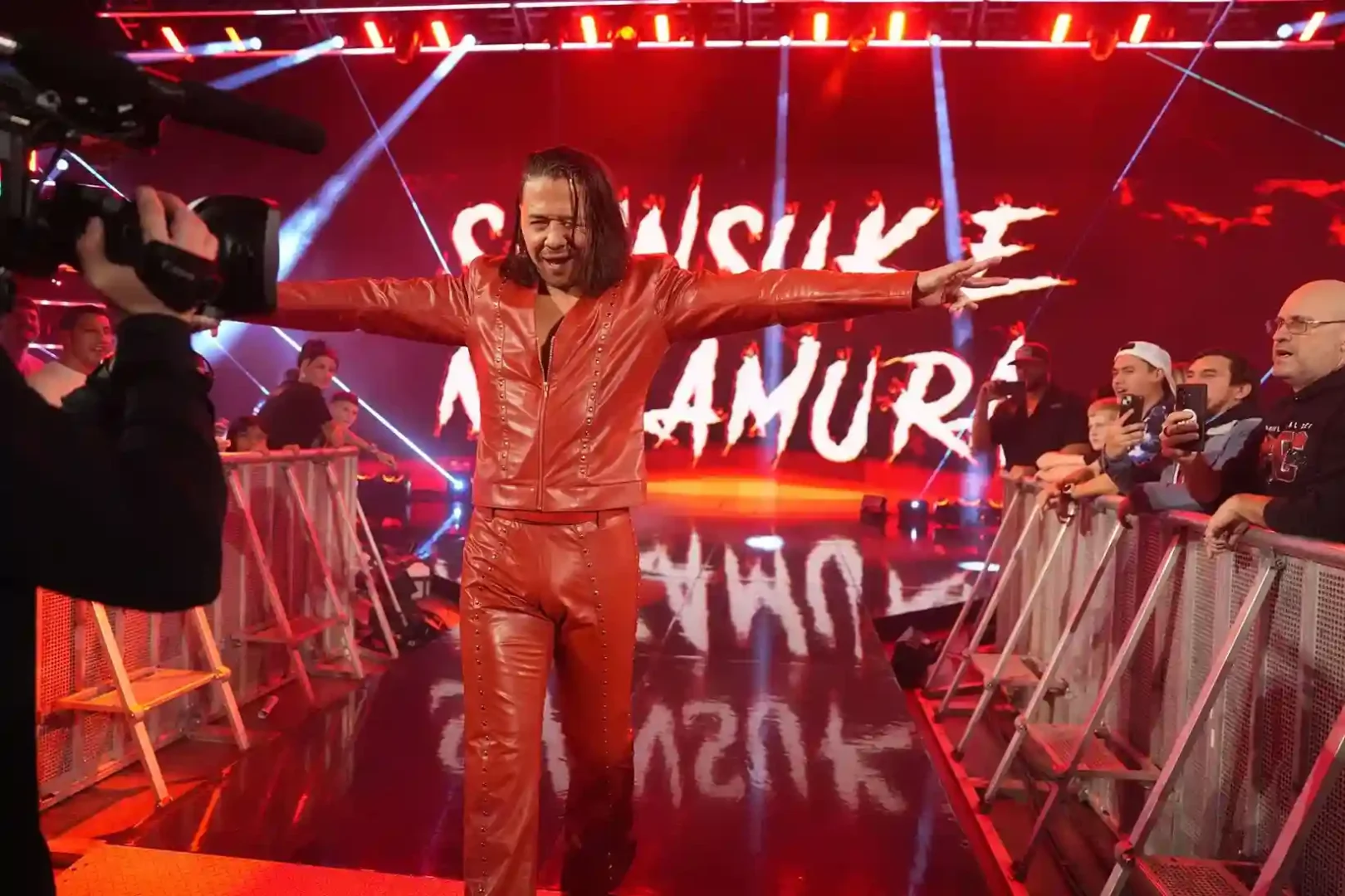 Exluchador de NJPW de 36 años debuta en la WWE como compañero de equipo de Shinsuke Nakamura; se revela el nuevo nombre Nakamura