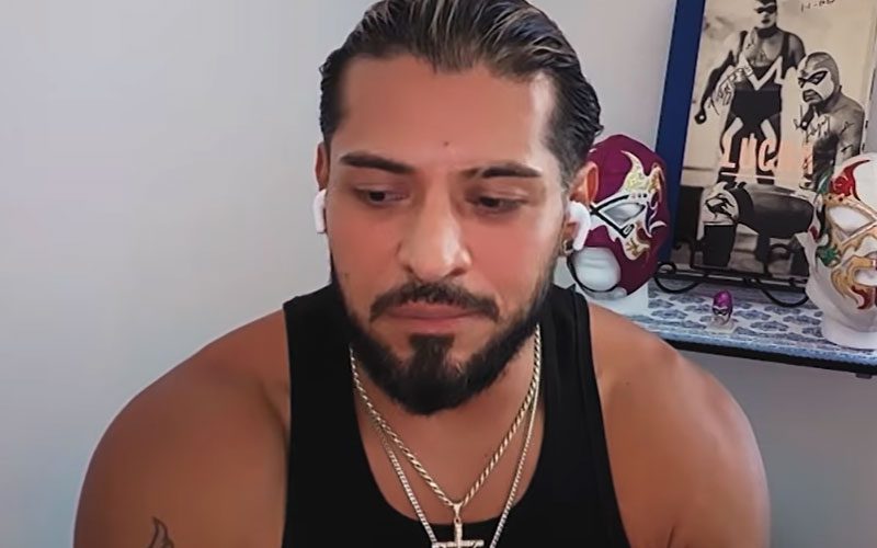 “Tuve problemas severos de salud mental” – Santos Escobar habla abiertamente sobre su estado antes de su liberación de WWE Santos Escobar