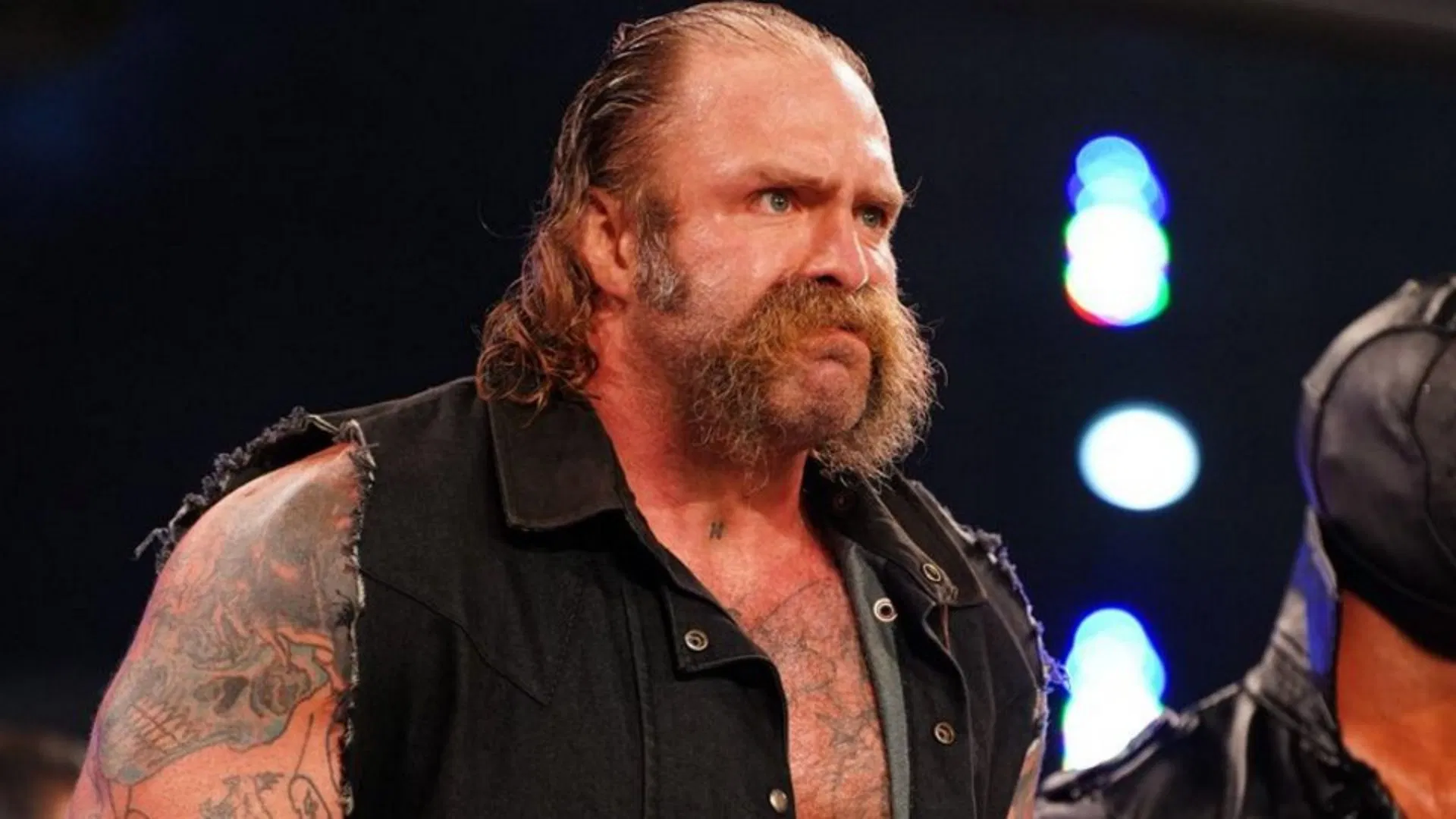 Exluchador de AEW colapsa tras una lucha The Butcher