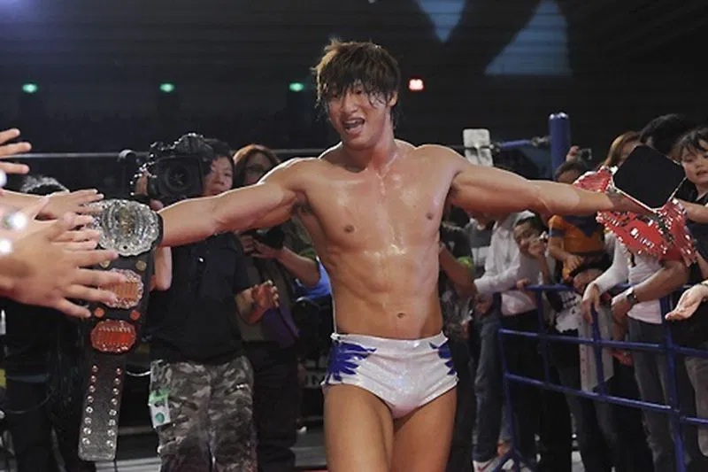 Kota Ibushi admite que volver a luchar es “casi imposible” tras nueva cirugía Ibushi