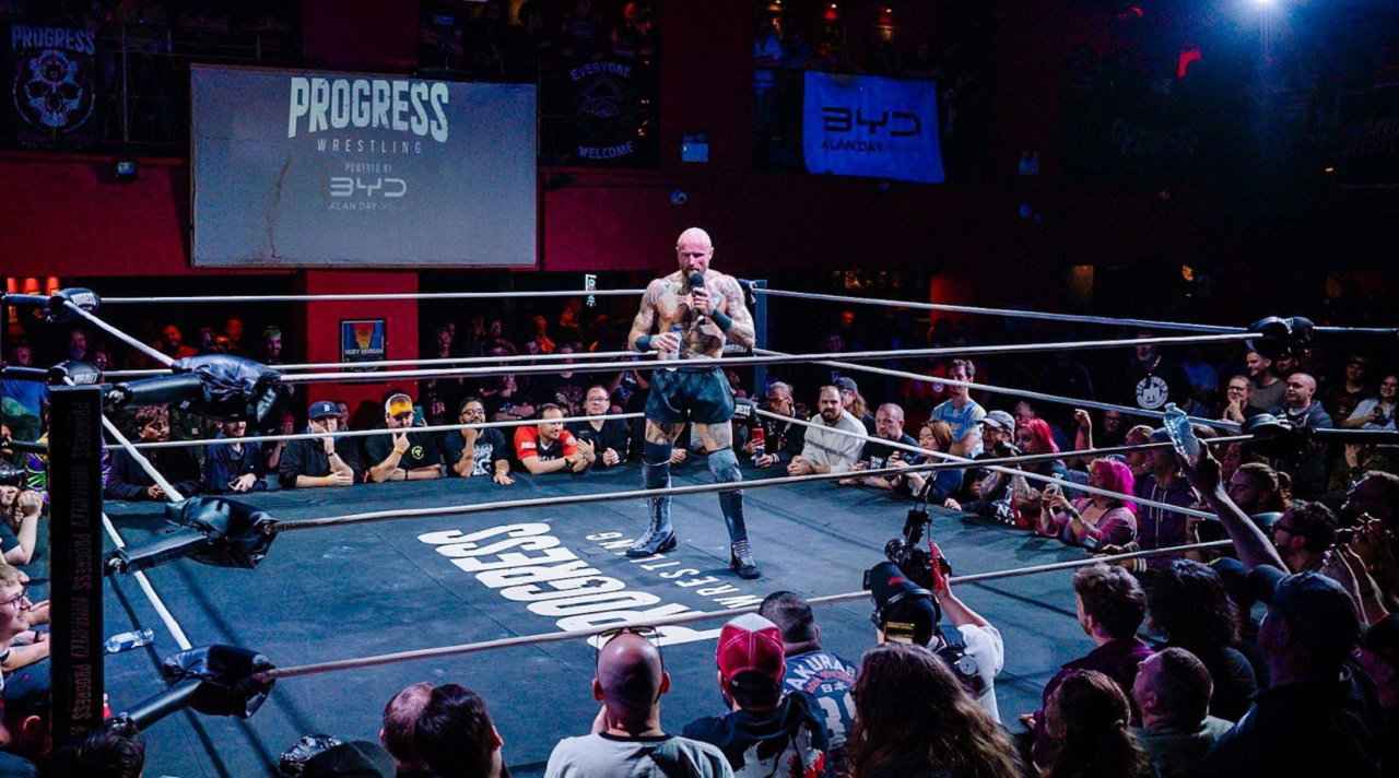 Exestrella de WWE y AEW vuelve a cambiar de nombre tras perder campeonato Malakai