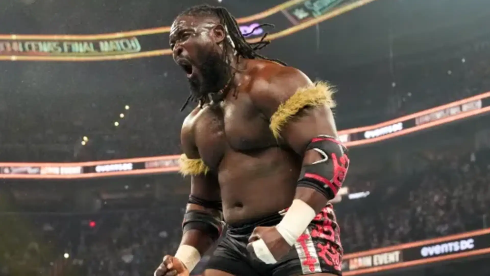 Video muestra a Oba Femi aparentemente furioso con estrella de WWE tras peligroso momento en RAW Oba Femi