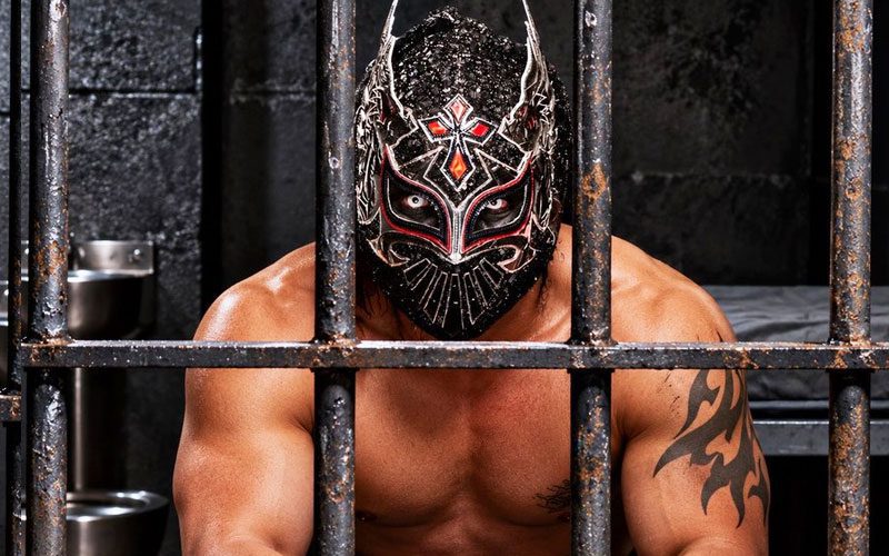 Dralístico publica inquietante foto esposado y crecen rumores sobre su salida de AEW y reunión con Dragon Lee Dralistico