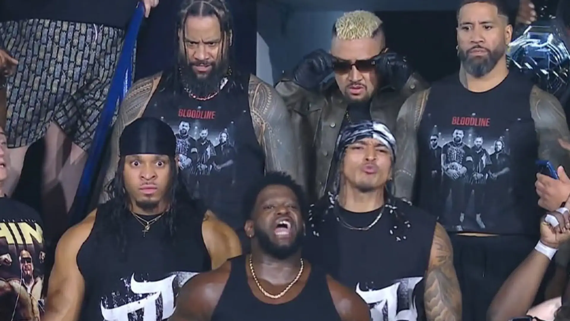 Se forma caos tras lucha titular de Roman Reigns vs LA Knight en Money in the Bank MITB